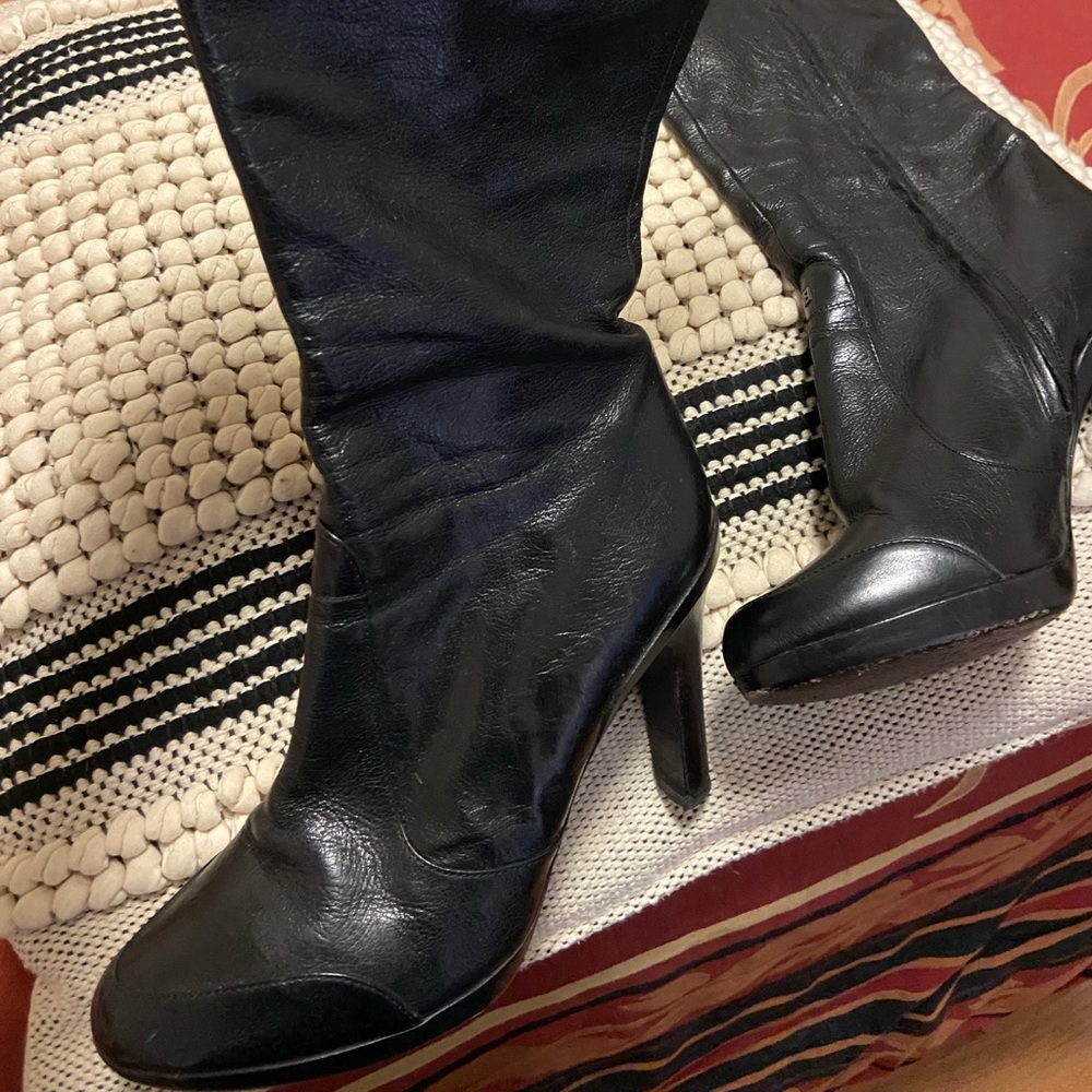 Black zipper heeled boots